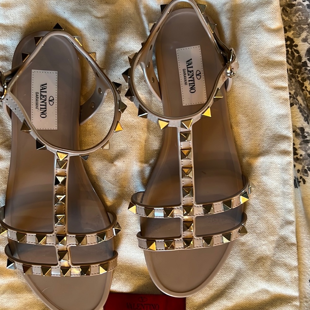 Nude Valentino rockstud rubber flat cage sandal